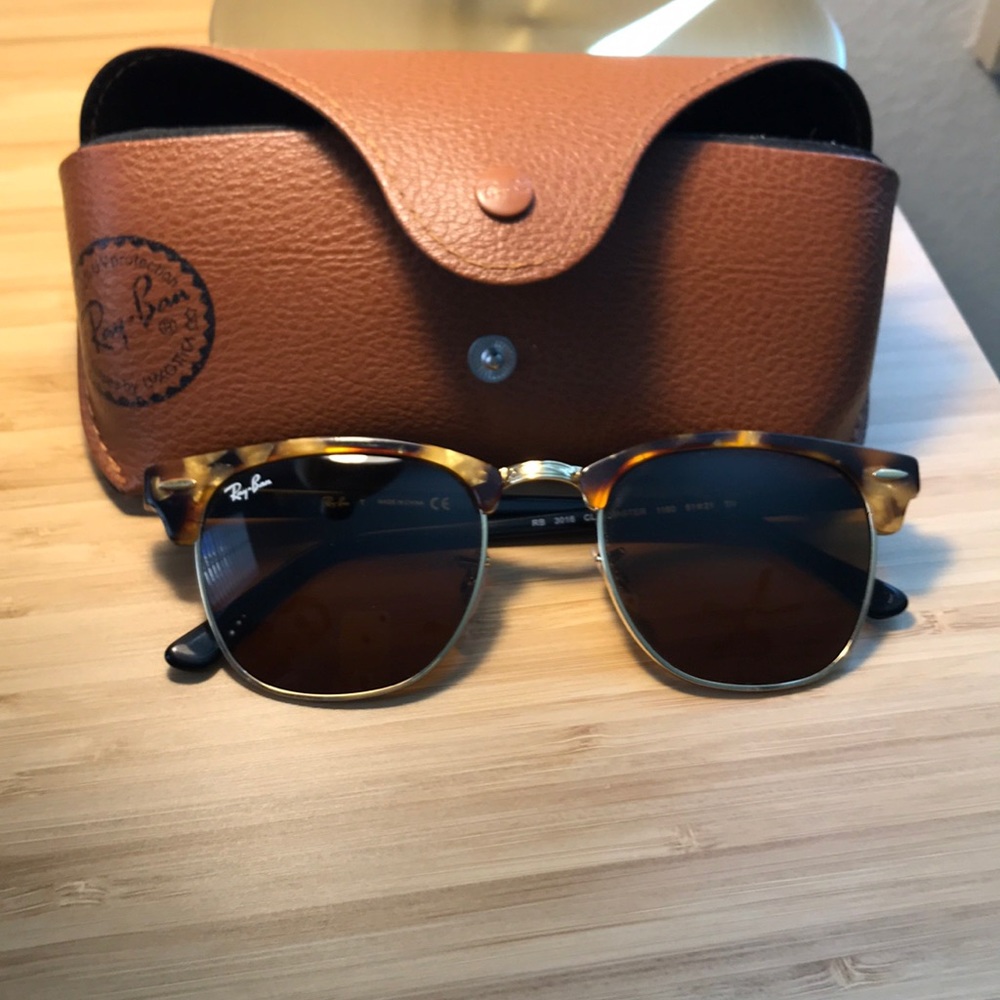 Ray-Ban Clubmaster tortoise
